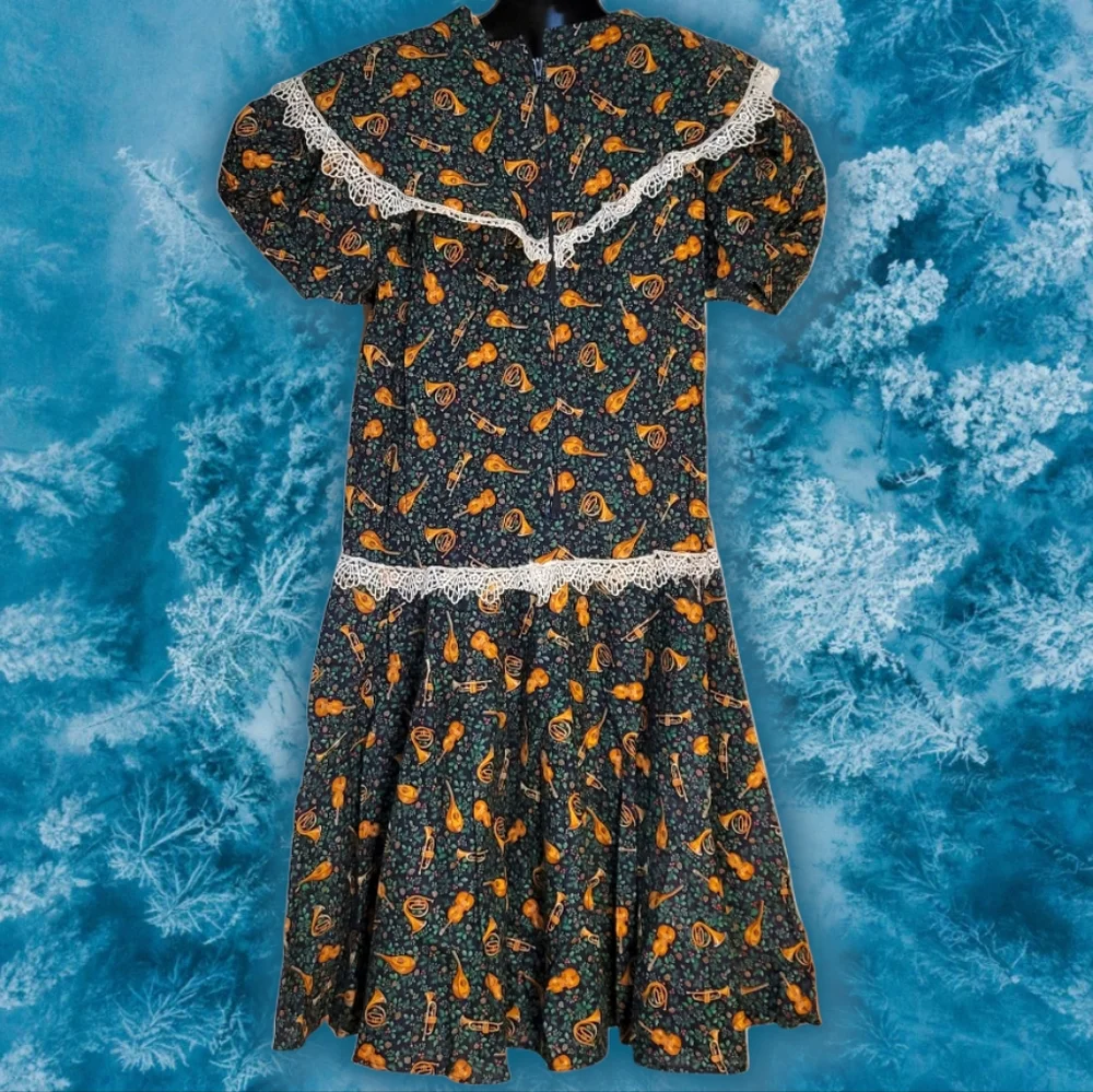 HP Vtg Hand Crafted Girls Dress Holly Pine Cones Band Instruments Strings Brass